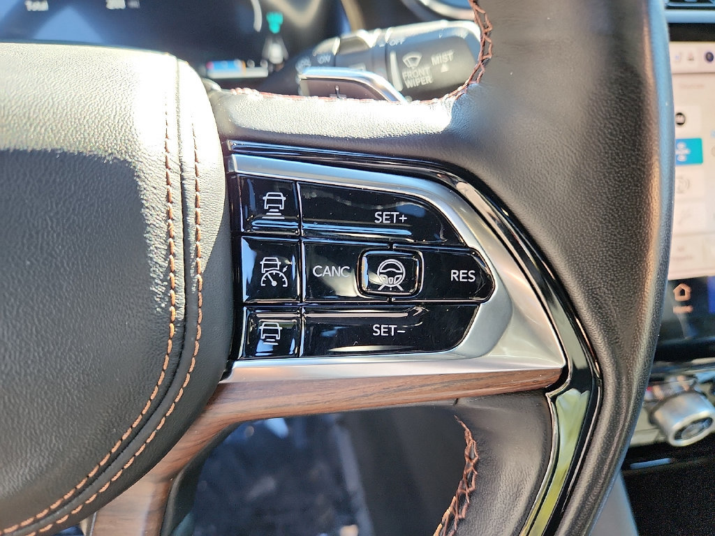 Used 2023 Jeep Grand Cherokee Summit w/ Advanced Protech Group IV AWD/4WD image 24