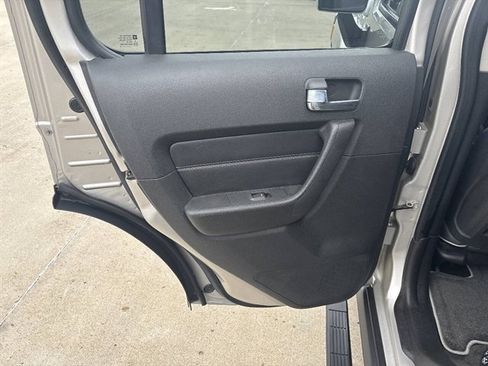 Used 2009 HUMMER H3 Alpha AWD/4WD image 10