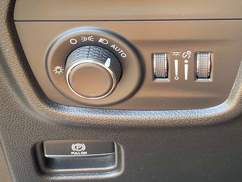 Used 2023 Jeep Grand Cherokee Altitude AWD/4WD image 24