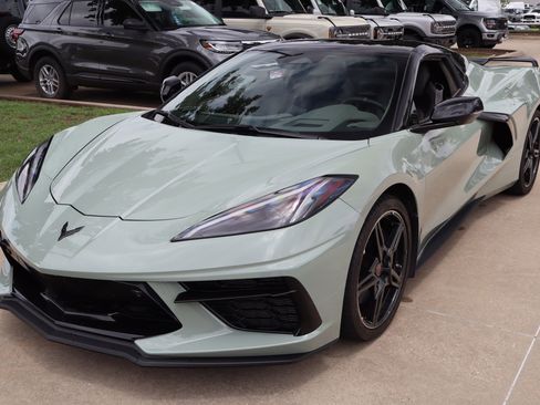 Used 2024 Chevrolet Corvette Stingray Premium Conv w/ Z51 Performance Package RWD image 8