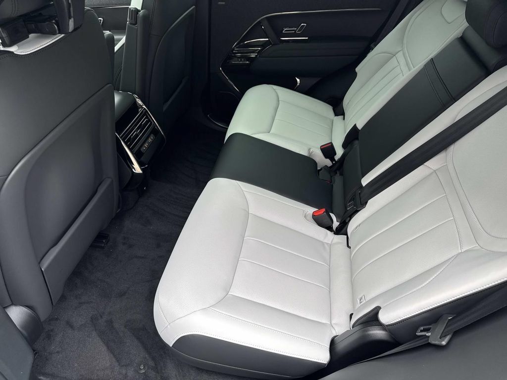 New 2026 Land Rover Range Rover Sport Dynamic SE AWD/4WD image 15