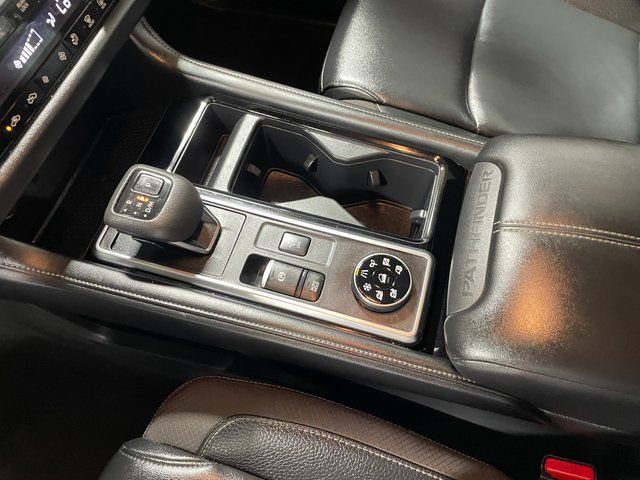 Used 2024 Nissan Pathfinder SL w/ Black Appearance Package AWD/4WD image 17