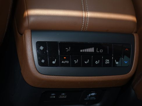 Used 2025 Nissan Pathfinder Platinum AWD/4WD image 18