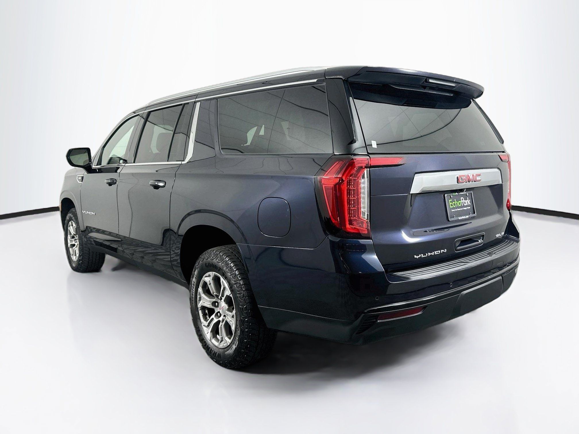 Used 2022 GMC Yukon XL SLE AWD/4WD image 5