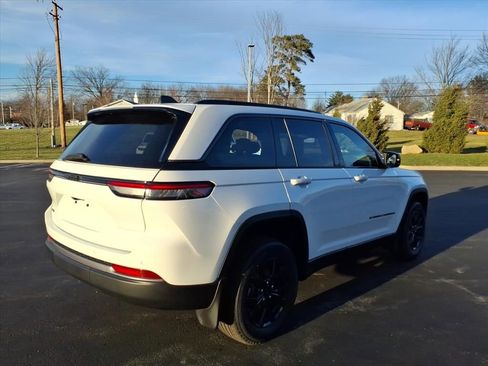 New 2026 Jeep Grand Cherokee Altitude AWD/4WD image 4