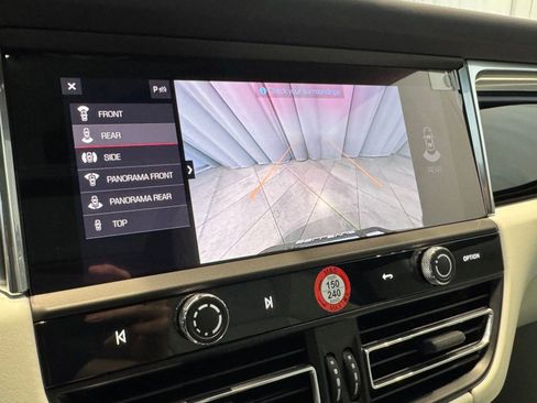 Certified 2025 Porsche Macan image 19