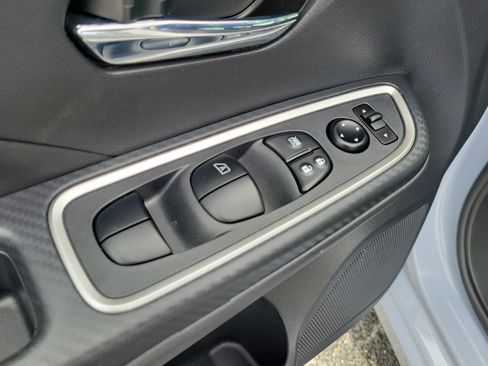 Certified 2025 Nissan Versa SR w/ Trunk Package FWD image 19