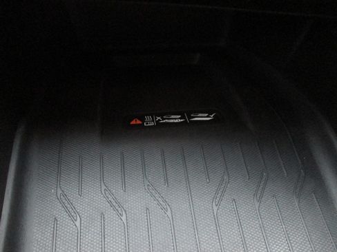 Used 2025 Chevrolet Equinox EV LT w/ Convenience Package image 18