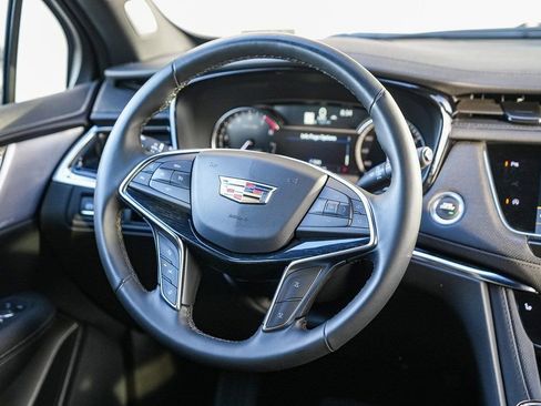 Used 2025 Cadillac XT5 Premium Luxury image 14