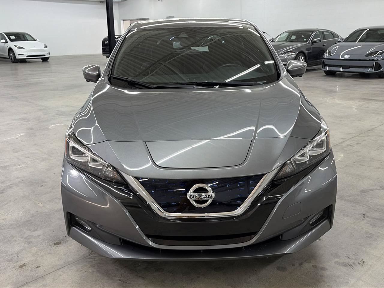 Used 2018 Nissan Leaf SL w/ SL Technology Package FWD image 3