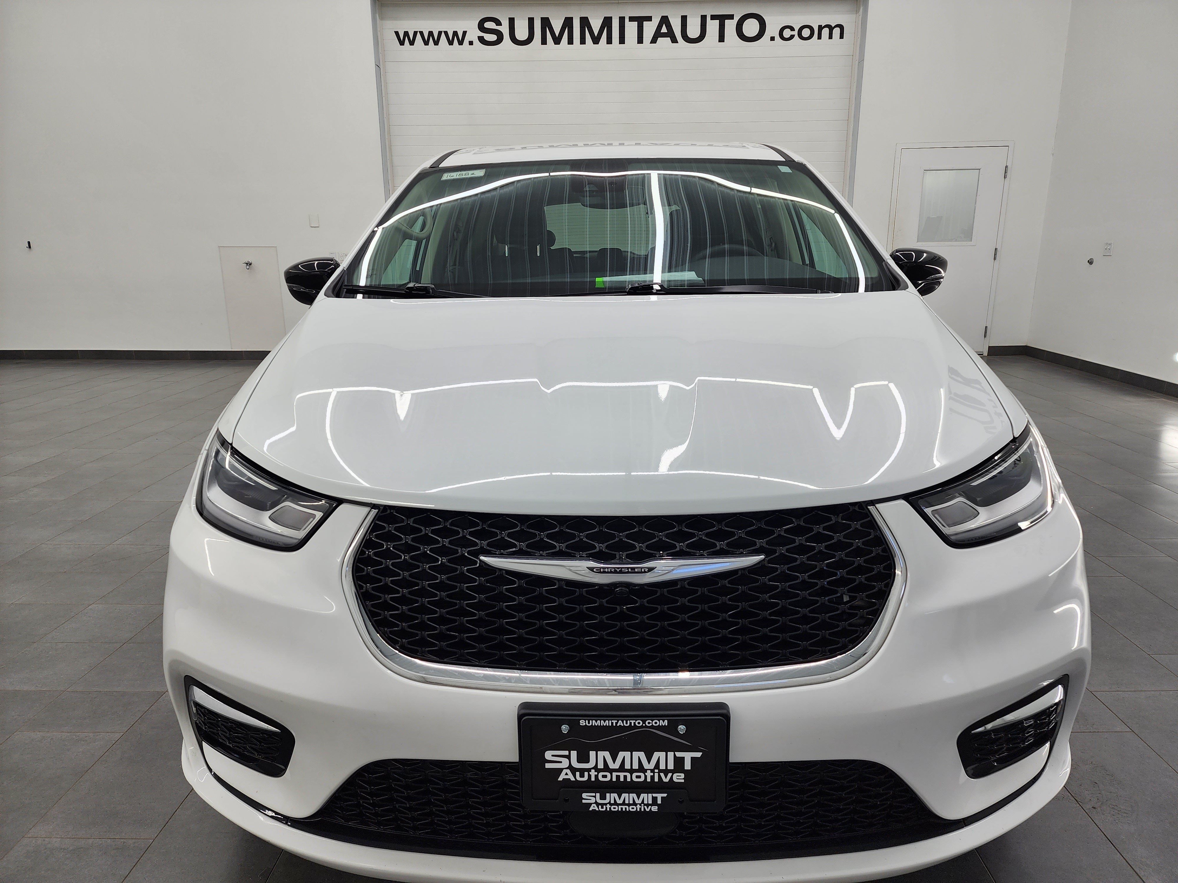 Used 2024 Chrysler Pacifica Touring-L FWD image 21