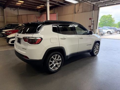 Used 2025 Jeep Compass Limited AWD/4WD image 4