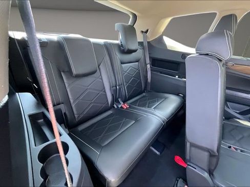 Used 2025 Volkswagen Atlas SE FWD image 26