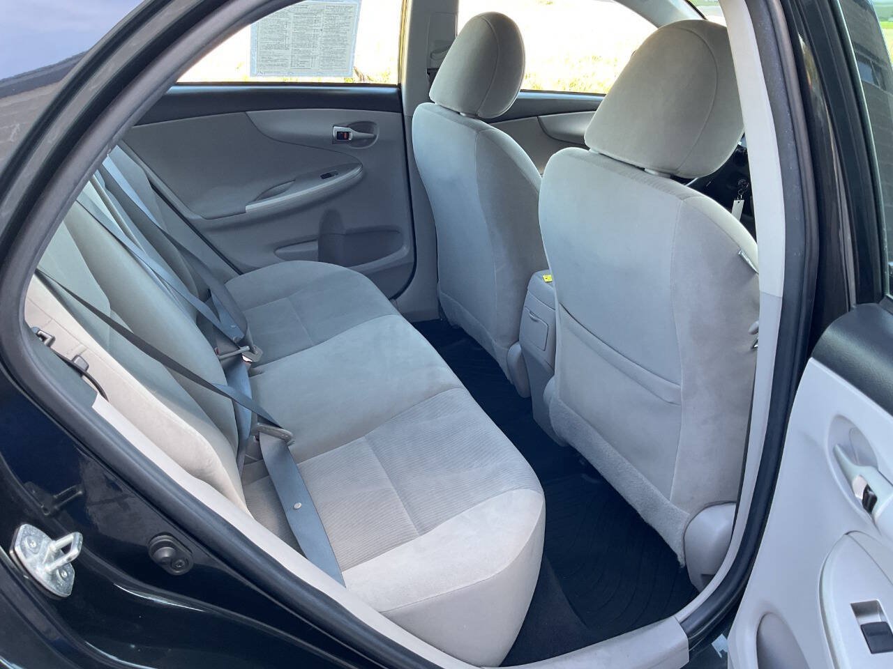 Used 2012 Toyota Corolla LE FWD image 30