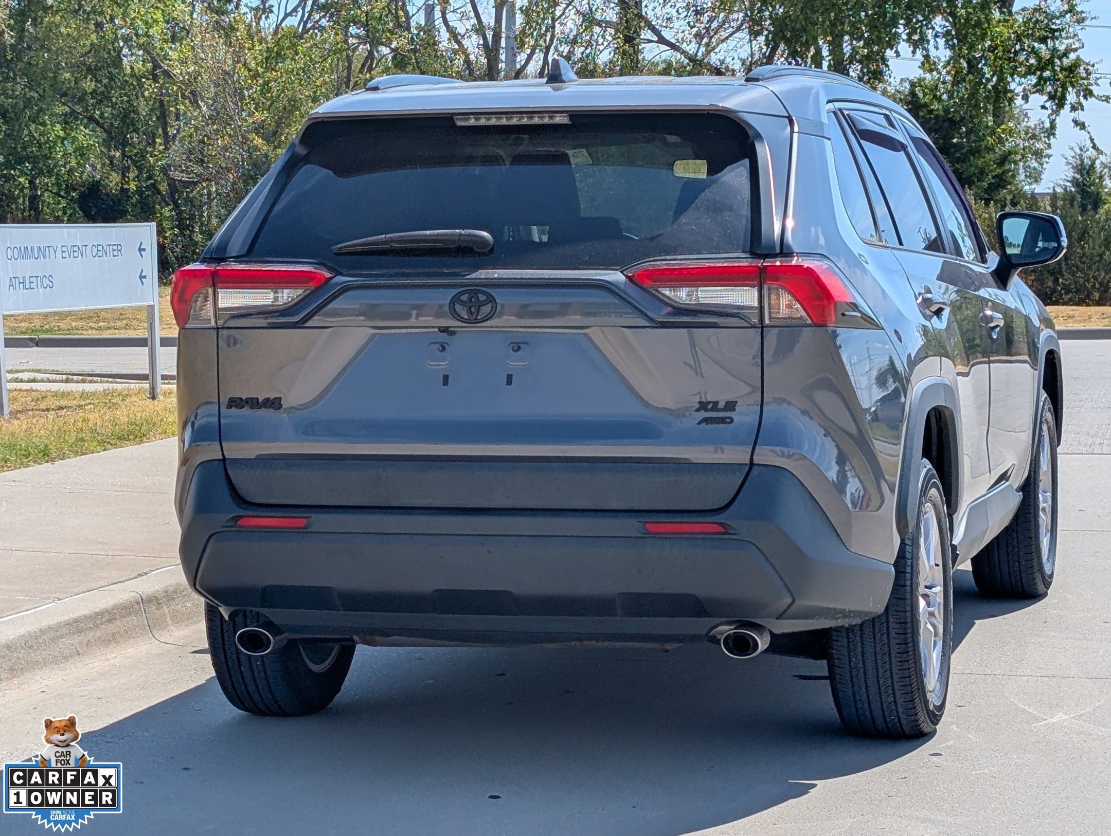 Used 2022 Toyota RAV4 XLE AWD/4WD image 4