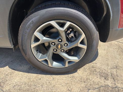 Used 2025 Chevrolet Trax LT FWD image 29