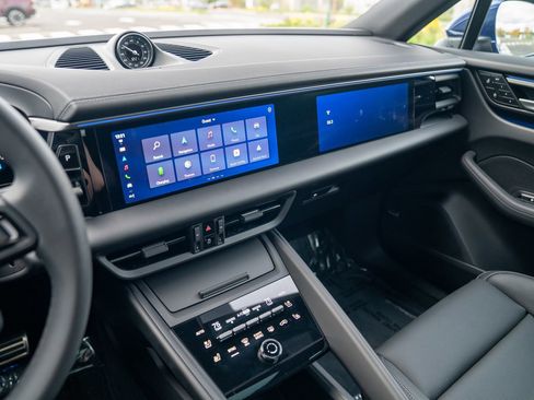 New 2025 Porsche Macan 4S Electric image 16