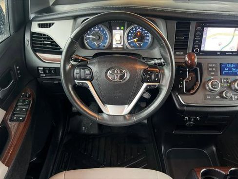 Certified 2019 Toyota Sienna Limited image 15