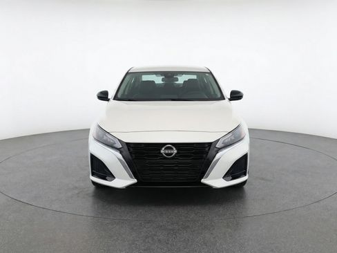 Used 2025 Nissan Altima 2.5 SV FWD image 2