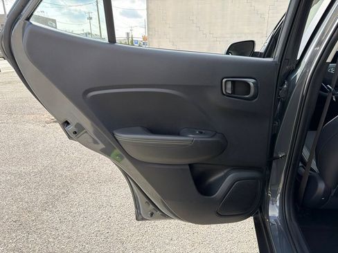 Used 2025 Hyundai Venue Limited FWD image 19