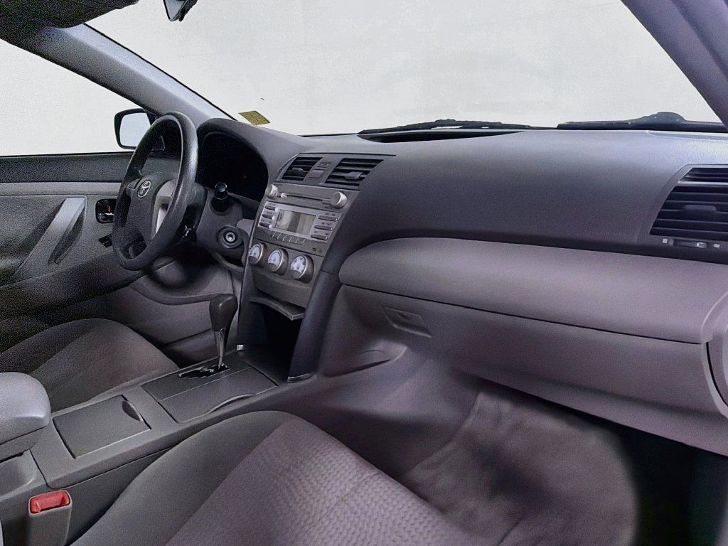 Used 2010 Toyota Camry LE FWD image 24