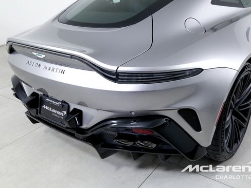 Used 2025 Aston Martin V8 Vantage Coupe image 32