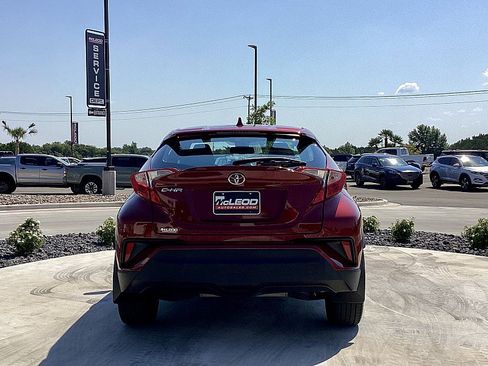 Used 2019 Toyota C-HR XLE image 6
