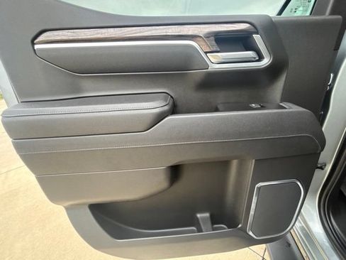 Used 2025 Chevrolet Silverado 1500 LTZ AWD/4WD image 24