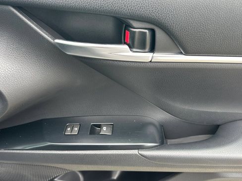 Used 2019 Toyota Camry LE FWD image 18