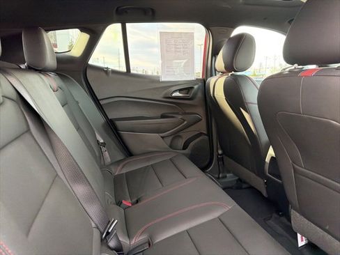 Used 2024 Chevrolet Trax RS w/ Sunroof Package image 32