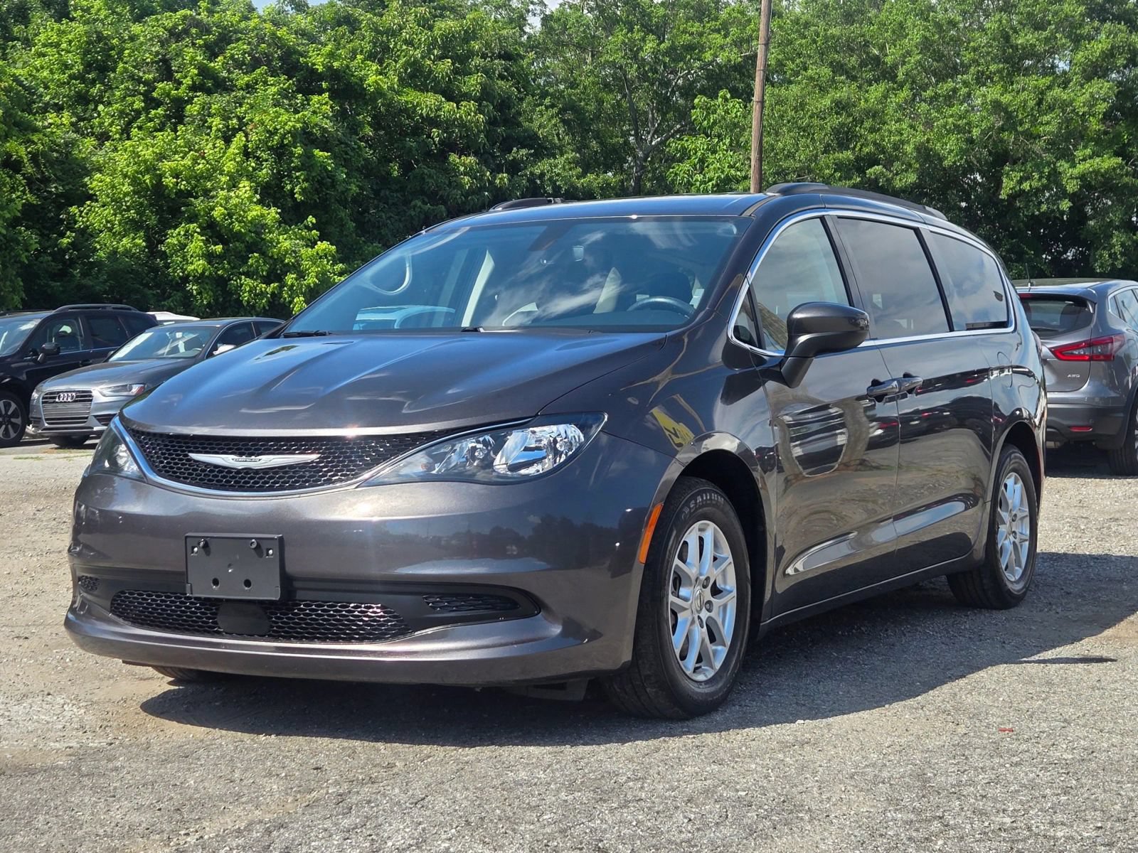 Used 2021 Chrysler Voyager Lxi FWD image 2