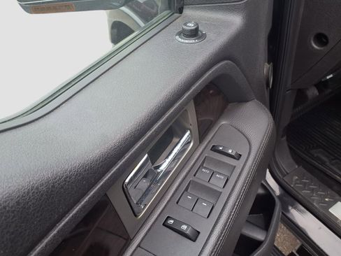 Used 2014 Ford F150 Platinum image 28