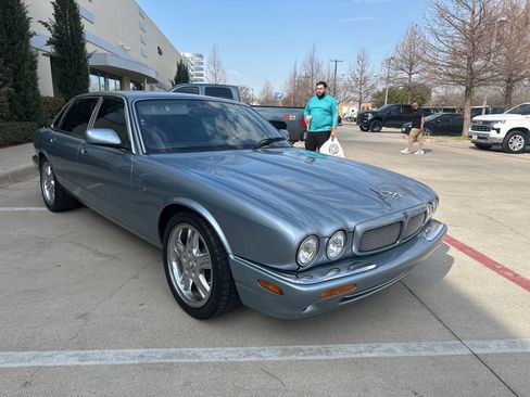 Used 2003 Jaguar XJ8 image 3