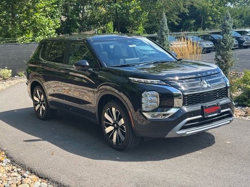 New 2025 Mitsubishi Outlander SE image 7