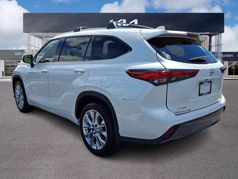 Used 2022 Toyota Highlander Limited AWD/4WD image 4