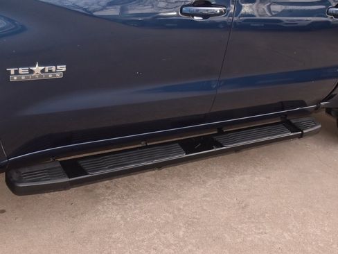 Used 2019 Chevrolet Silverado 1500 LT w/ Texas Edition image 34