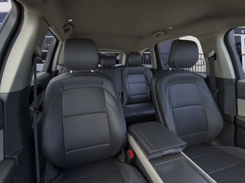 New 2025 Lincoln Nautilus Premier image 10