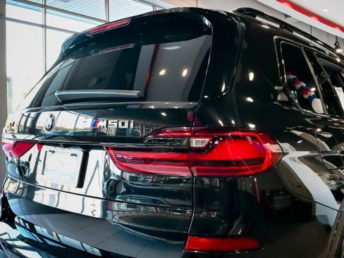 Used 2021 BMW X7 M50i w/ Executive Package image 12