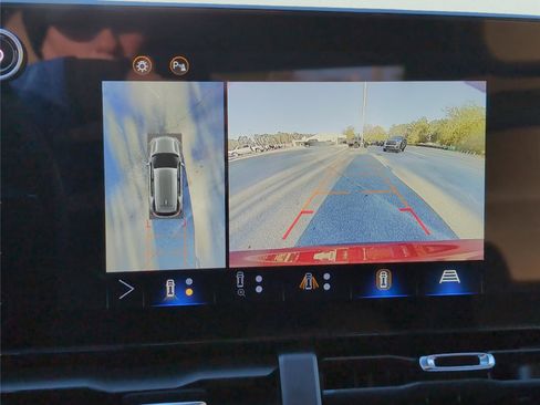 Used 2025 Chevrolet Equinox ACTIV w/ Safety and Technology Package image 18