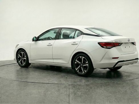 Used 2025 Nissan Sentra SV image 6