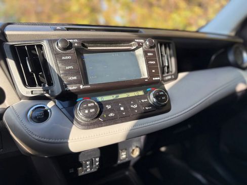 Used 2018 Toyota RAV4 XLE image 34