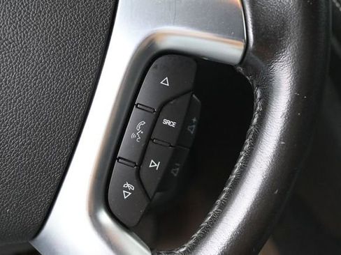 Used 2017 Chevrolet Traverse LT w/ Style and Technology Package FWD image 18