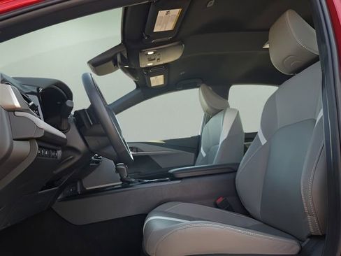 Used 2025 Toyota Camry SE w/ Convenience Package image 9