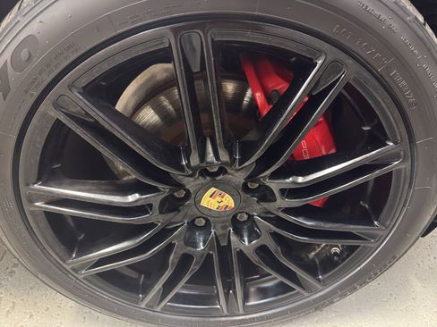Used 2015 Porsche Cayenne Turbo AWD/4WD image 37