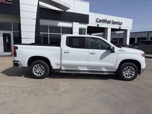 Used 2025 Chevrolet Silverado 1500 LT image 3