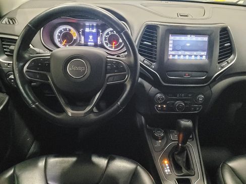 Used 2019 Jeep Cherokee Latitude Plus w/ Cold Weather Group AWD/4WD image 22