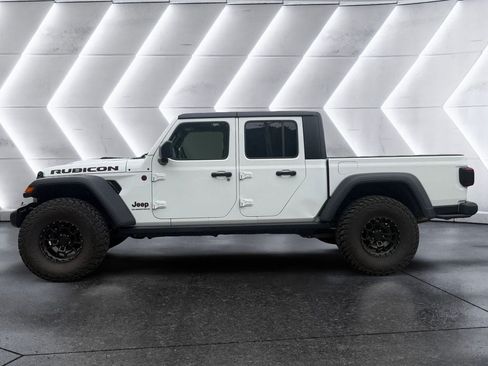 Used 2024 Jeep Gladiator Rubicon w/ Convenience Group AWD/4WD image 3