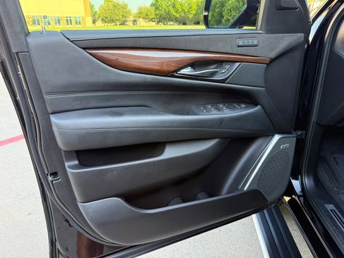 Used 2019 Cadillac Escalade Premium Luxury RWD image 9