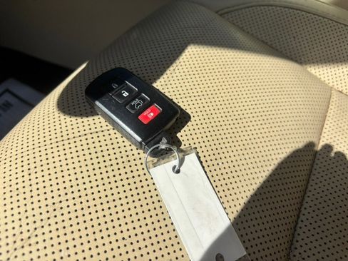 Used 2016 Toyota Highlander Limited w/ Driver Technology Package AWD/4WD image 45