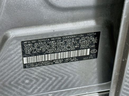 Used 2017 Lexus IS 200t w/ Premium Package RWD image 12